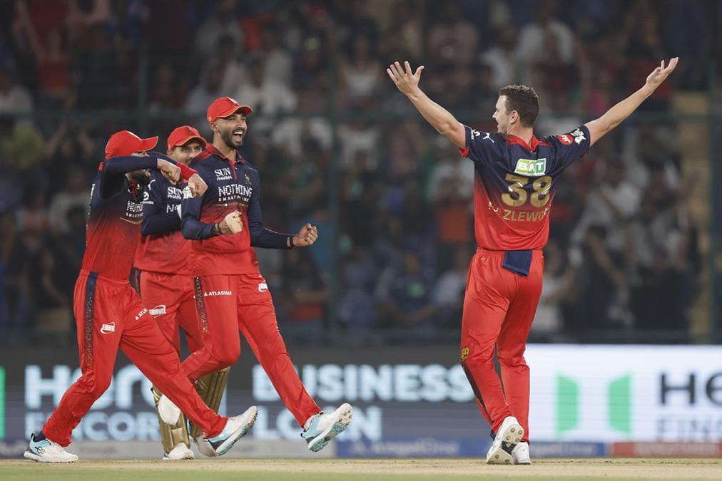 Josh Hazlewood celebrates after dismissing KL Rahul during DC vs RCB IPL 2026