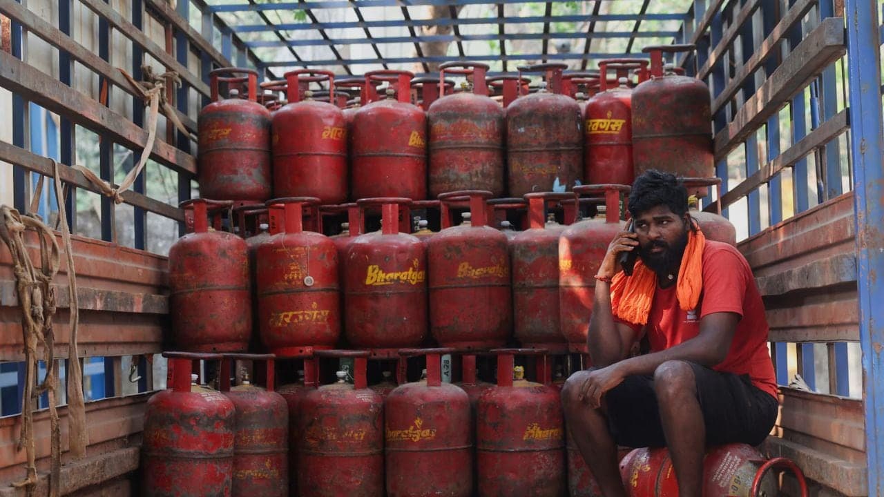 Domestic LPG cylinder guide for May 1 rule-change claims in India